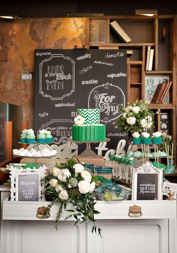 Hochzeit - Gorgeous & Green Wedding Dessert Table