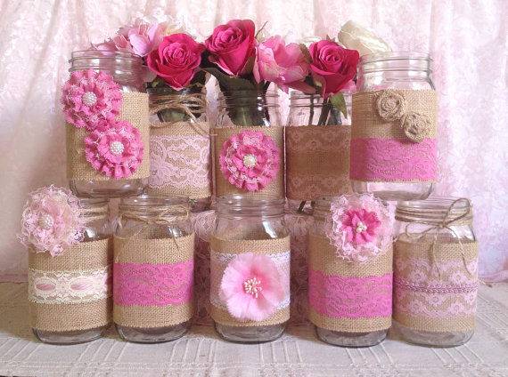 Hochzeit - 10x rustic burlap and pink lace covered mason jar vases wedding decoration, bridal shower, engagement, anniversary party decor