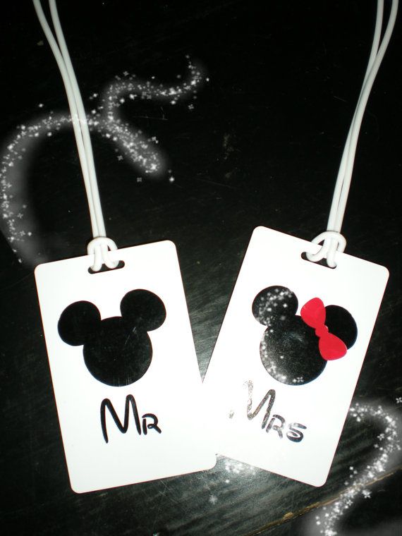 Свадьба - Set Of 2 Disney Inspired Mr Mrs Luggage Tags Personalized Wedding
