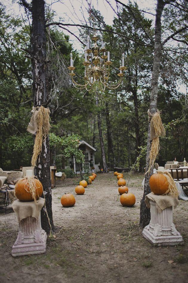 Hochzeit - DIY, Glittery, Pumpkin Filled Fall Wedding In The Woods