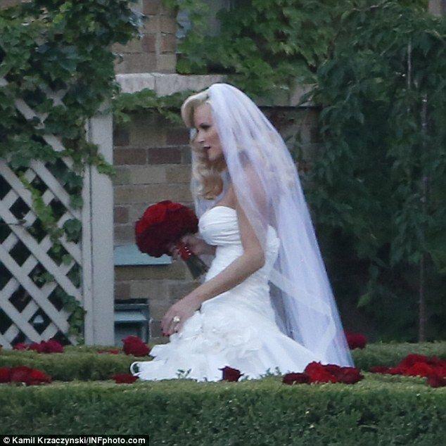 زفاف - Jenny McCarthy Marries Donnie Wahlberg In Intimate Ceremony In Chicago