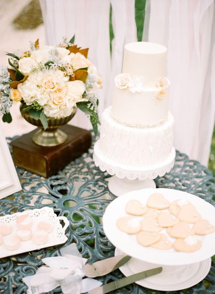 Свадьба - Ivory Dessert Table