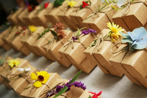 Mariage - 8 Ways To Save Money On Wedding Favors