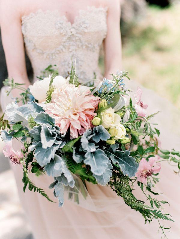 Mariage - Dahlia And Dusty Miller Bouquet