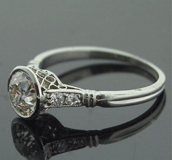 Hochzeit - 1920s Engagement Ring - Platinum And Diamond Ring