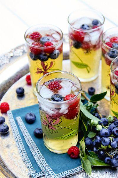 زفاف - Passion Fruit And Berries Sparkler