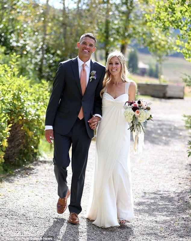 Hochzeit - Holly Montag Marries Richie Wilson In 'magical And Intimate' Ceremony
