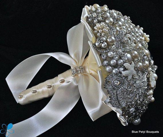 Hochzeit - FULL PRICE (not A Deposit) MEDIUM Pearl Brooch Bouquet - By Blue Petyl - Bridal Bouquet - Wedding Bouquet