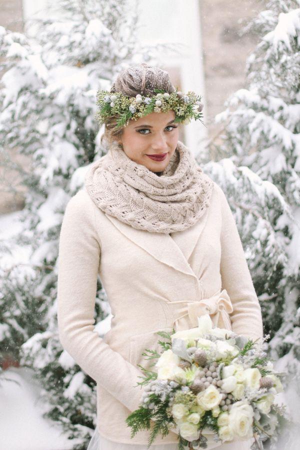 Hochzeit - Bride In Winter Coat
