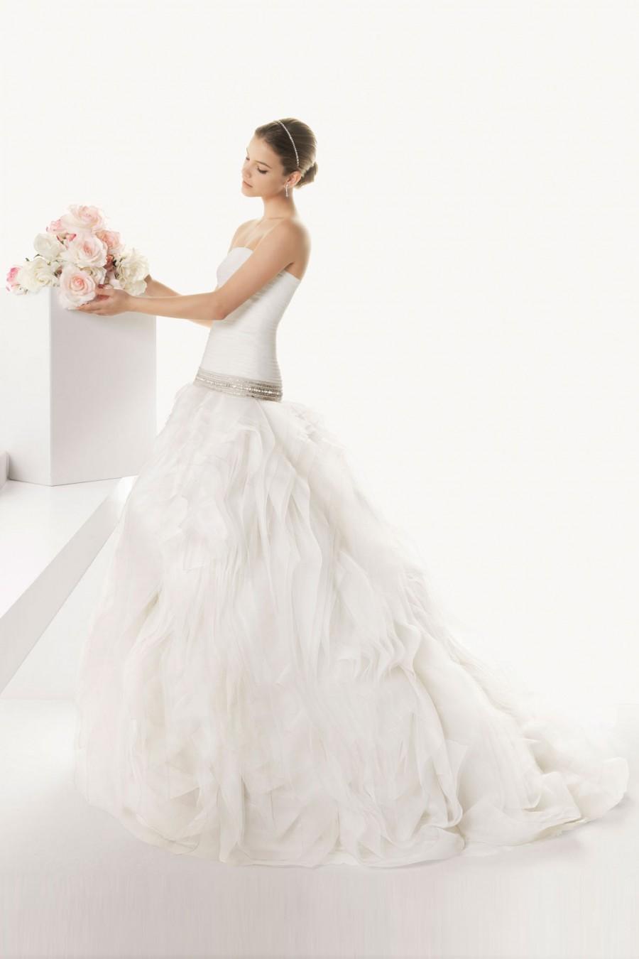 Mariage - Vintage Strapless Court Train Tulle Wedding Dress with Wrap