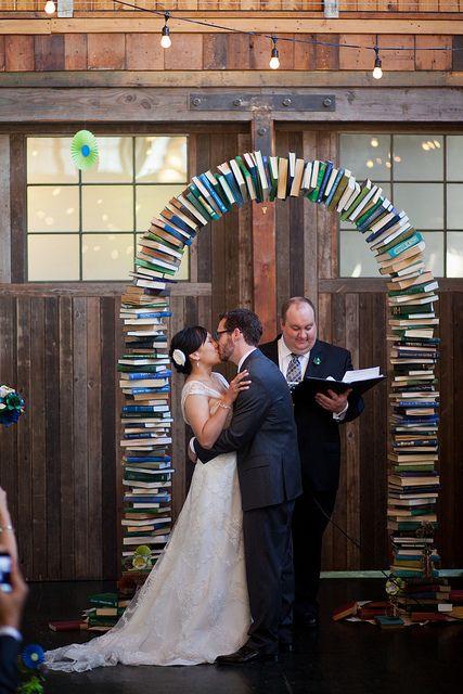 Свадьба - Cindy & Sam's Geeky Bibliophile Wedding