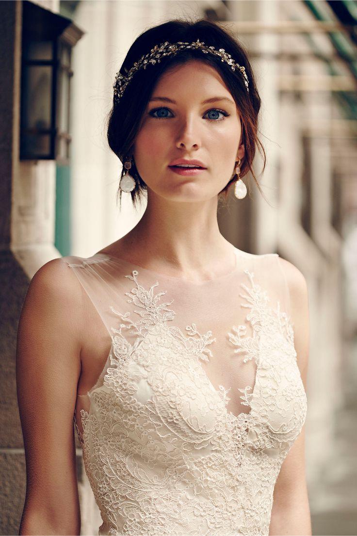 Hochzeit - Sleeveless Wedding Gown Inspiration