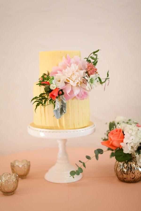Hochzeit - Yellow Wedding Cake With Flowers