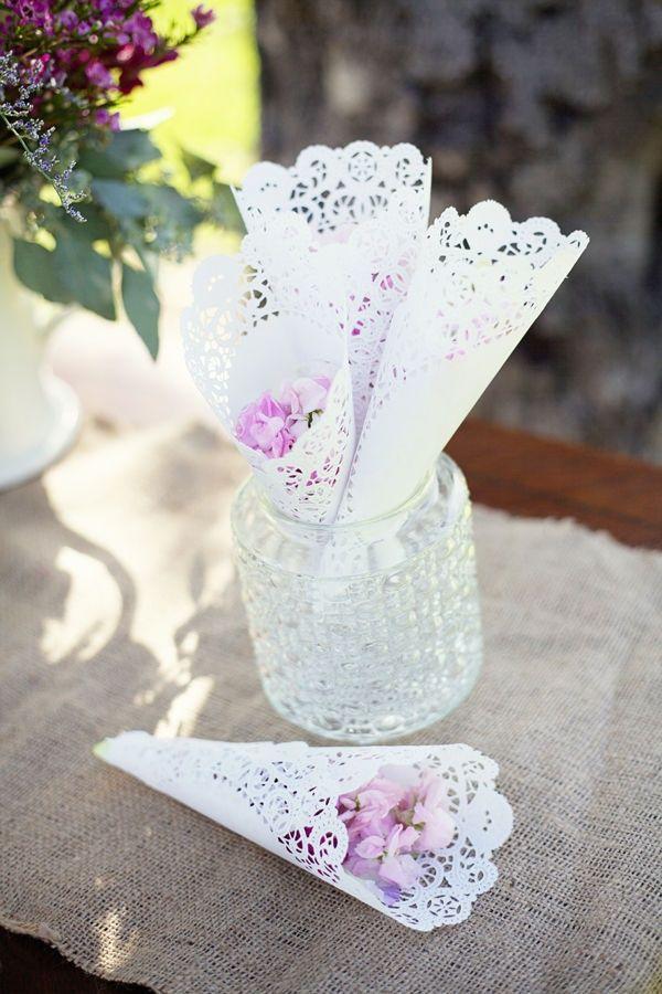 Свадьба - Lace (doily) Petal Cones: Cute DIY Idea!