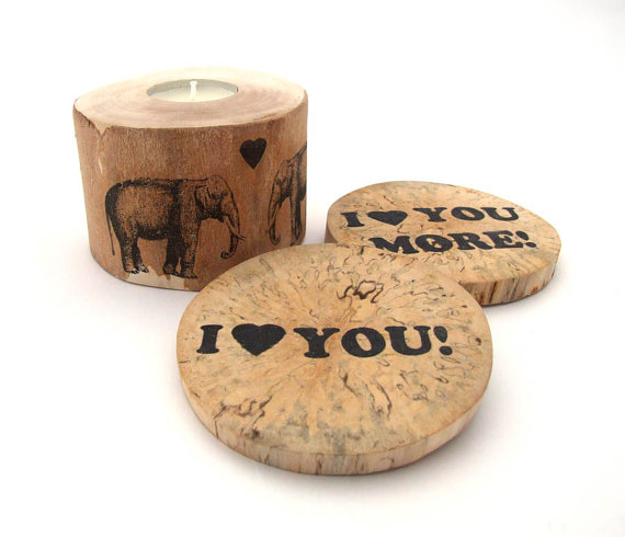 زفاف - Wood Tealight Holder with two elephants in love   two birch wood coasters - set
