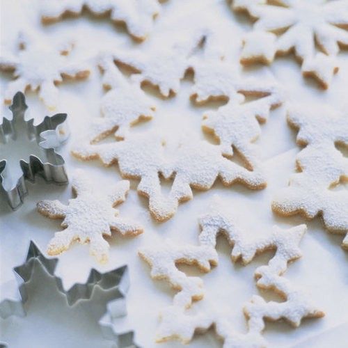 Hochzeit - Snowflake Cookies For Winter Wedding!