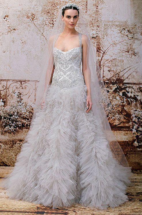 زفاف - A Hued Wedding Veil From The Monique Lhuillier Fall 2014 Bridal Collection Is Stunning When Paired With A Bejeweled Head...