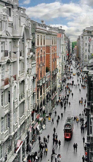 Mariage - Istiklal Avenue, Istanbul, Turkey.