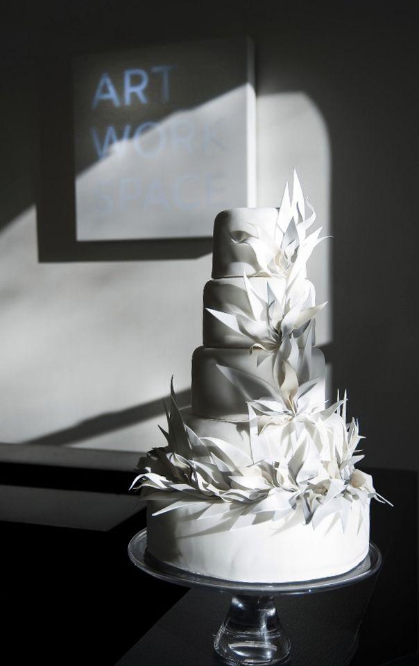Hochzeit - Modern Wedding Cakes: White And Sculptural