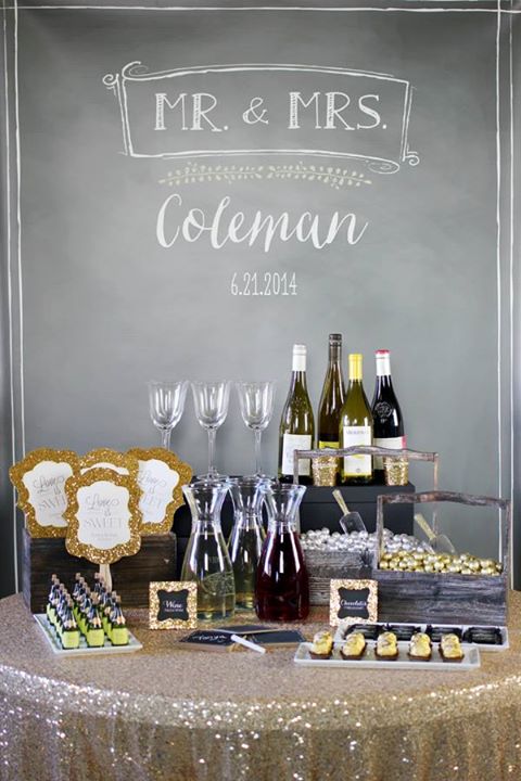 Hochzeit - Use a Personalized Backdrop for a Wine Theme ...