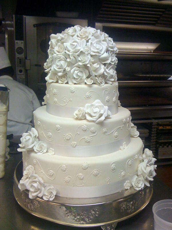 Свадьба - White & Gold Wedding Cakes