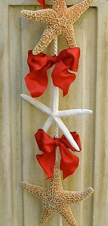 Hochzeit - Christmas Beach Decor - Starfish Door Hanging With Red Or Holly Pattern Bows