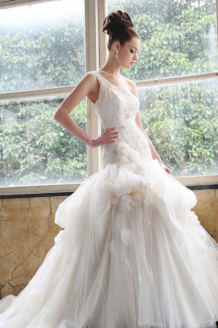Свадьба - Saison Blanche Wedding Dresses With Graceful Elegance