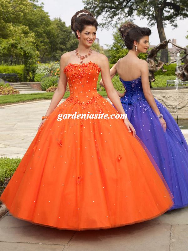 Mariage - Ball Gown Strapless Tulle Floor-length Sleeveless Crystal Detailing Quinceanera Dresses