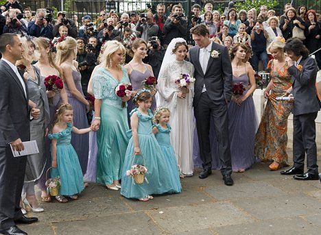 Hochzeit - Late Kate Steals The Show As Rolling Stone Ronnie's Daughter Gets Married