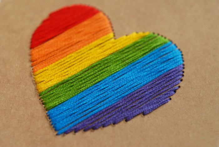 Hochzeit - Embroidered Hand Stitched Rainbow Heart Greeting Card