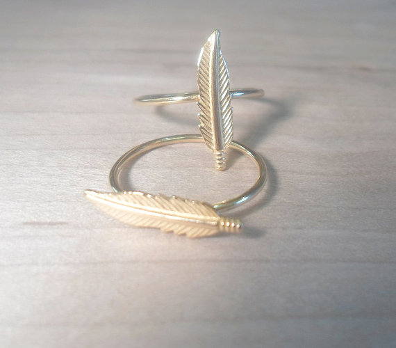 Mariage - Feather Knuckle Ring Layering Above The - Beautiful Ring Photo