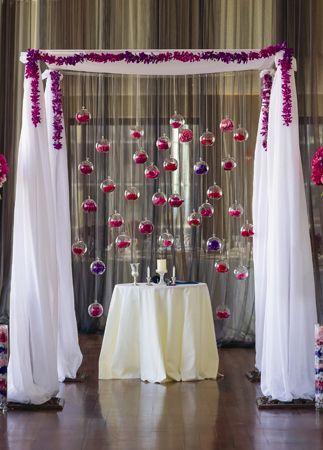 زفاف - 10 Ways To Use Hanging Glass Globes At Your Wedding