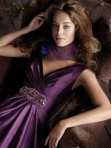 Mariage - Eggplant Silky Taffeta Floor Length A-line Bridesmaid Dress with Ruched V-neck Bodice