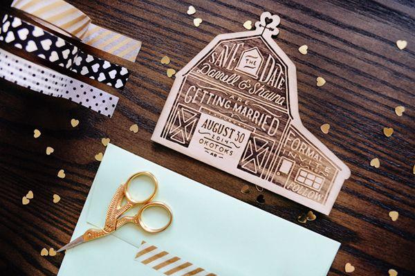 Hochzeit - Shauna   Darrell's Rustic Etched Wood Barn Save The Dates