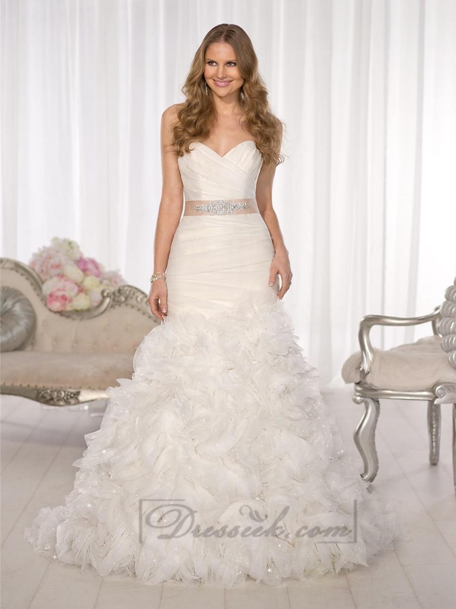 Hochzeit - Fit and Flare Sweetheart Criss-cross Bodice Wedding Dresses with Layered Skirt