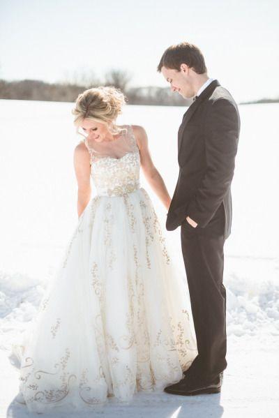 Свадьба - Minnesota Winter Wedding From Paper Antler Photography