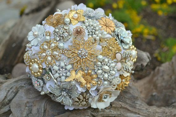 Свадьба - Let Me Turn Your Jewelry Into An Heirloom Brooch Bridal Bouquet