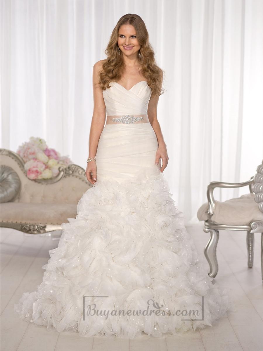 Mariage - Fit and Flare Sweetheart Criss-cross Bodice Wedding Dresses with Layered Skirt