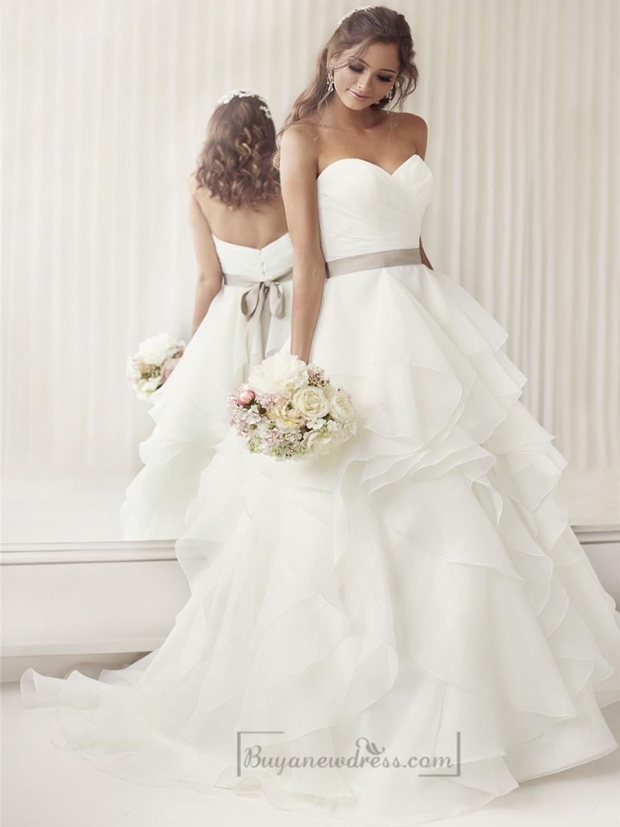 Свадьба - Elegant Sweetheart A-line Ruched Wedding Dresses with Layered Skirt