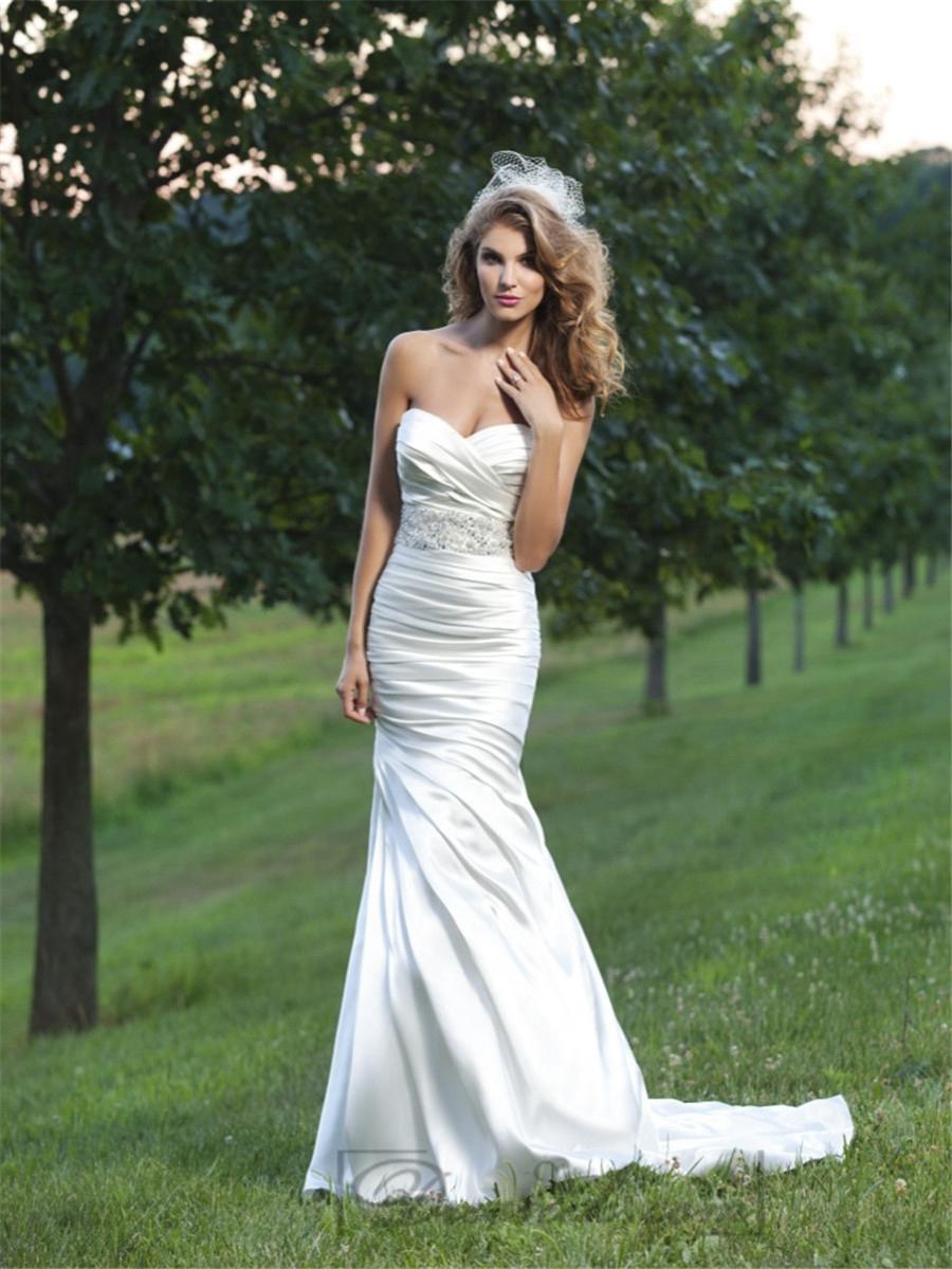 Свадьба - Strapless Ruched Sweetheart Wedding Dresses with Pleated Skirt