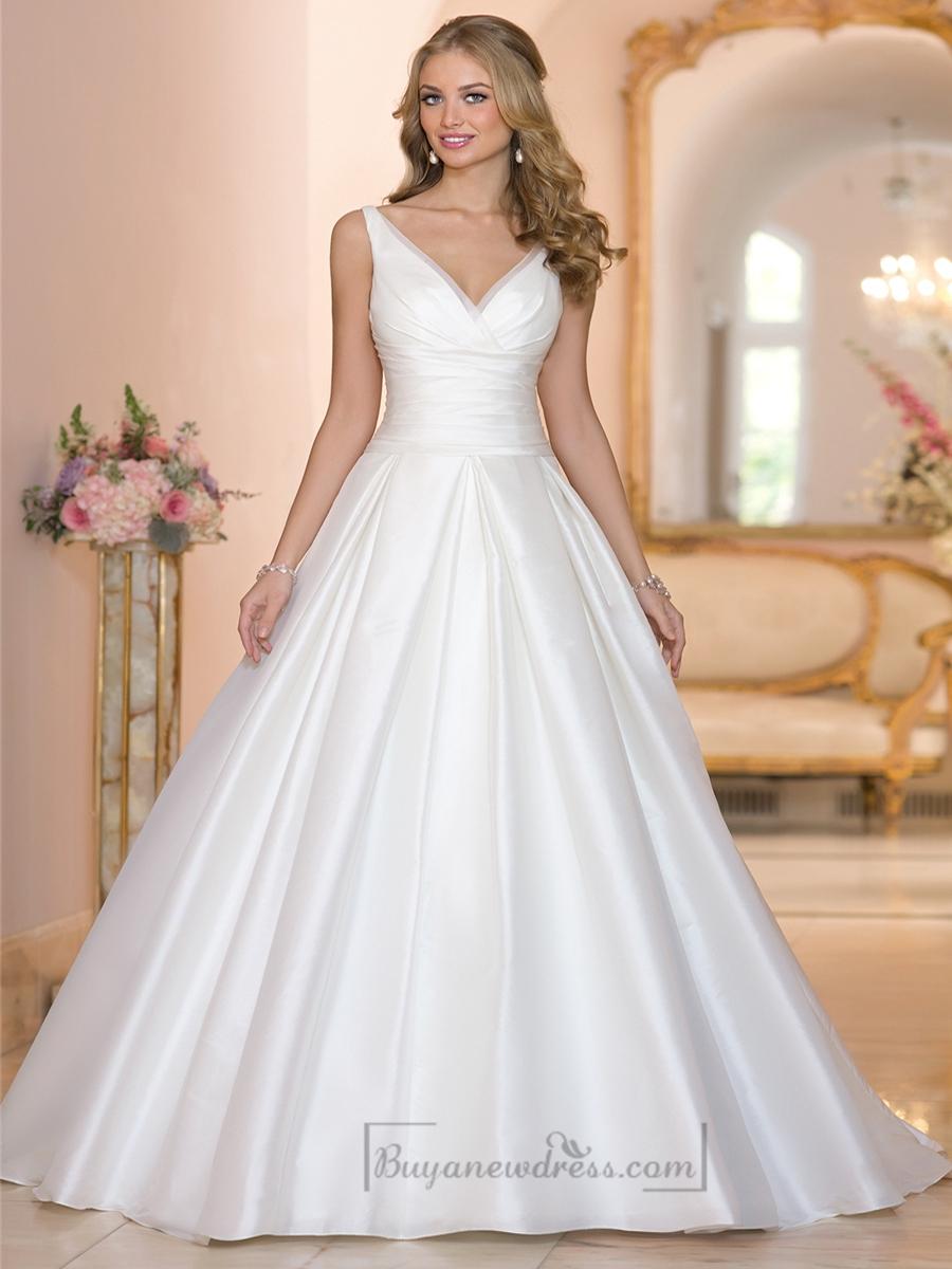 Mariage - Straps A-line V-neck and V-back Wedding Dresses