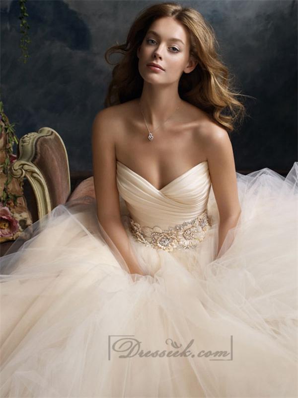 زفاف - Blush Romantic Tull Sweetheart Bridal Ball Gown with Floral Jewel Band
