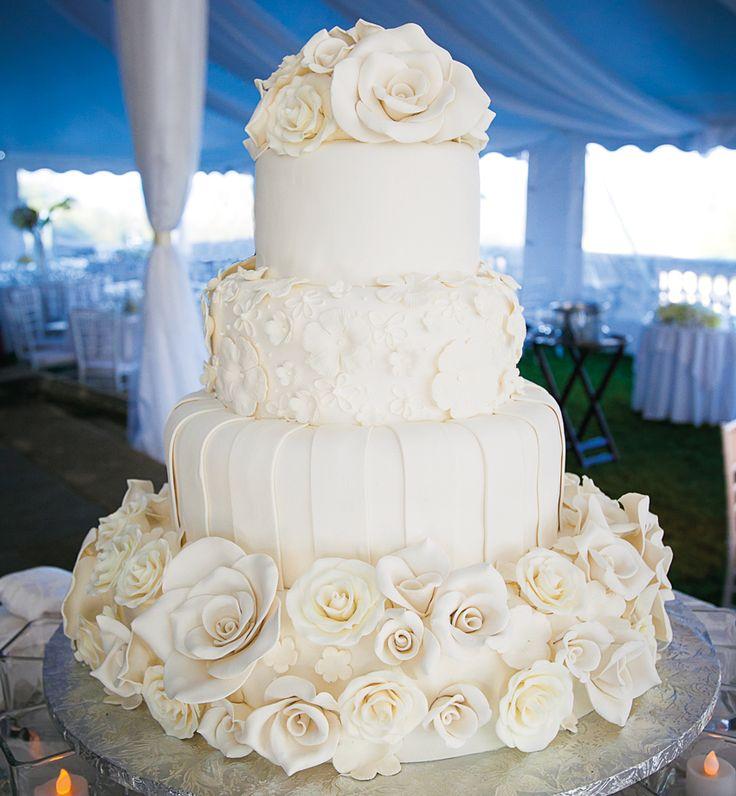 Mariage - 26 Elaborate Wedding Cakes With Sugar Flower Details