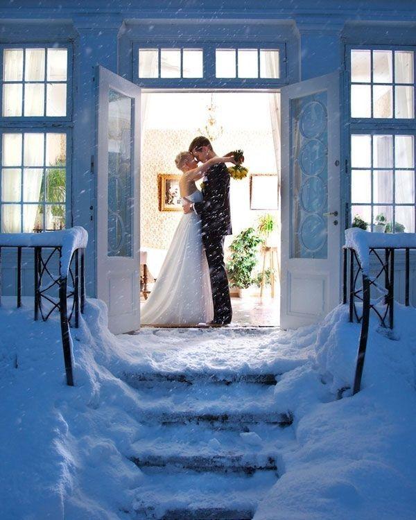 Свадьба - 38 Couples Who Absolutely Nailed Their Winter Weddings
