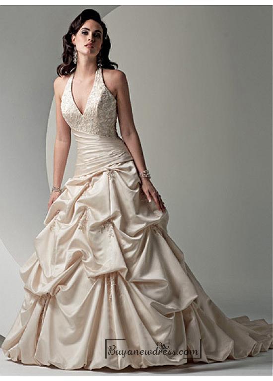 Mariage - Beautiful Elegant Exquisite Satin Wedding Dress In Great Handwork