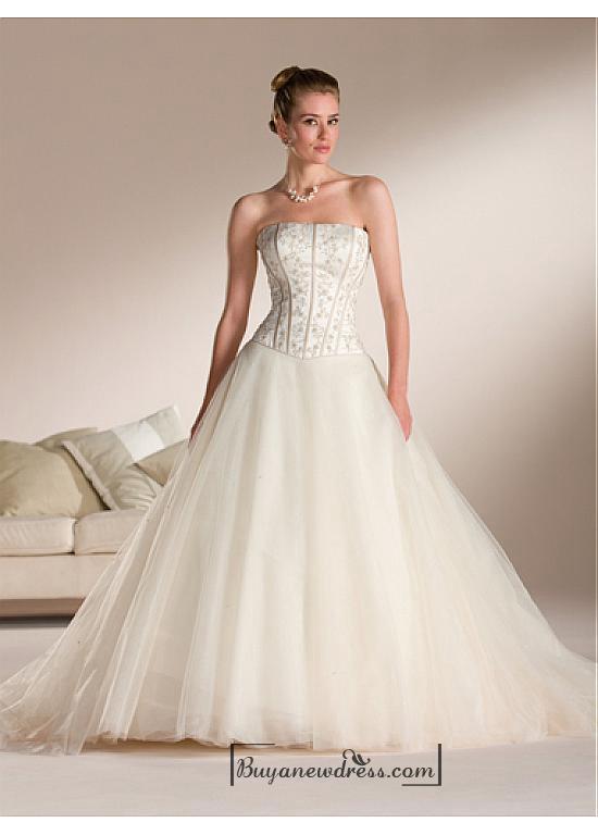 Mariage - Beautiful Elegant Exquisite Strapless Wedding Dress In Great Handwork