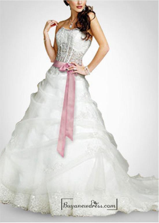 Hochzeit - Beautiful Elegant Organza A-line Strapless Wedding Dress In Great Handwork