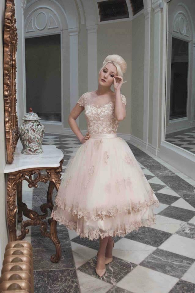 Hochzeit - 1950's Inspired Pink And Gold Weddings