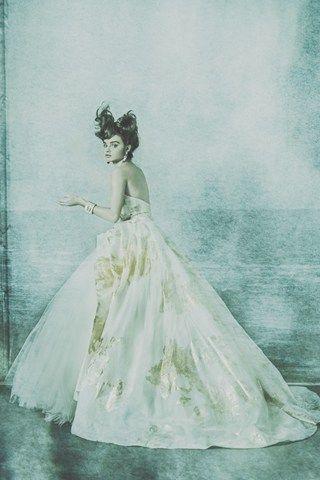 Hochzeit - Best Designer Wedding Dresses 2014 (BridesMagazine.co.uk)