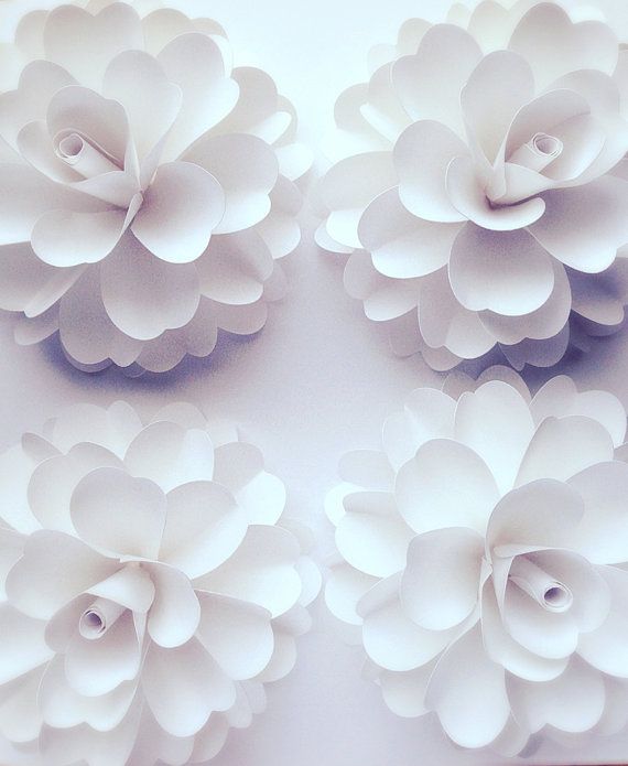Hochzeit - 10 Large Paper Flowers